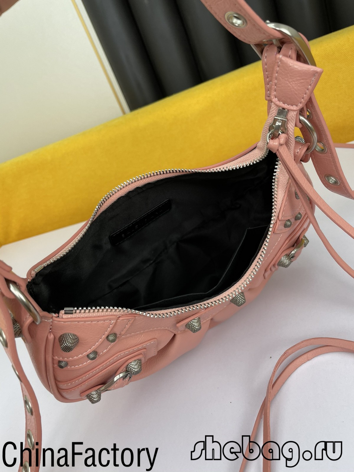 Balenciaga shoulder bag replica: Le Cagole (2022 edition)-Best Quality Fake designer Bag Review, Replica designer bag ru