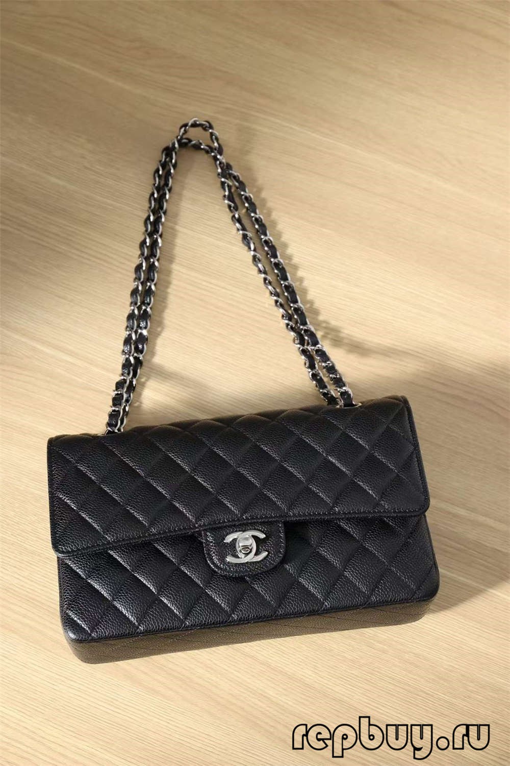 ʻO ka ʻeke Chanel hoʻopunipuni maikaʻi loa i hana ʻia me ka ʻili maoli!! ʻO Chanel Classic Flap Replica-ʻOi aku ka maikaʻi o ka ʻeke Louis Vuitton hoʻopunipuni maikaʻi loa ma ka hale kūʻai pūnaewele, ʻeke hoʻolālā kope ru