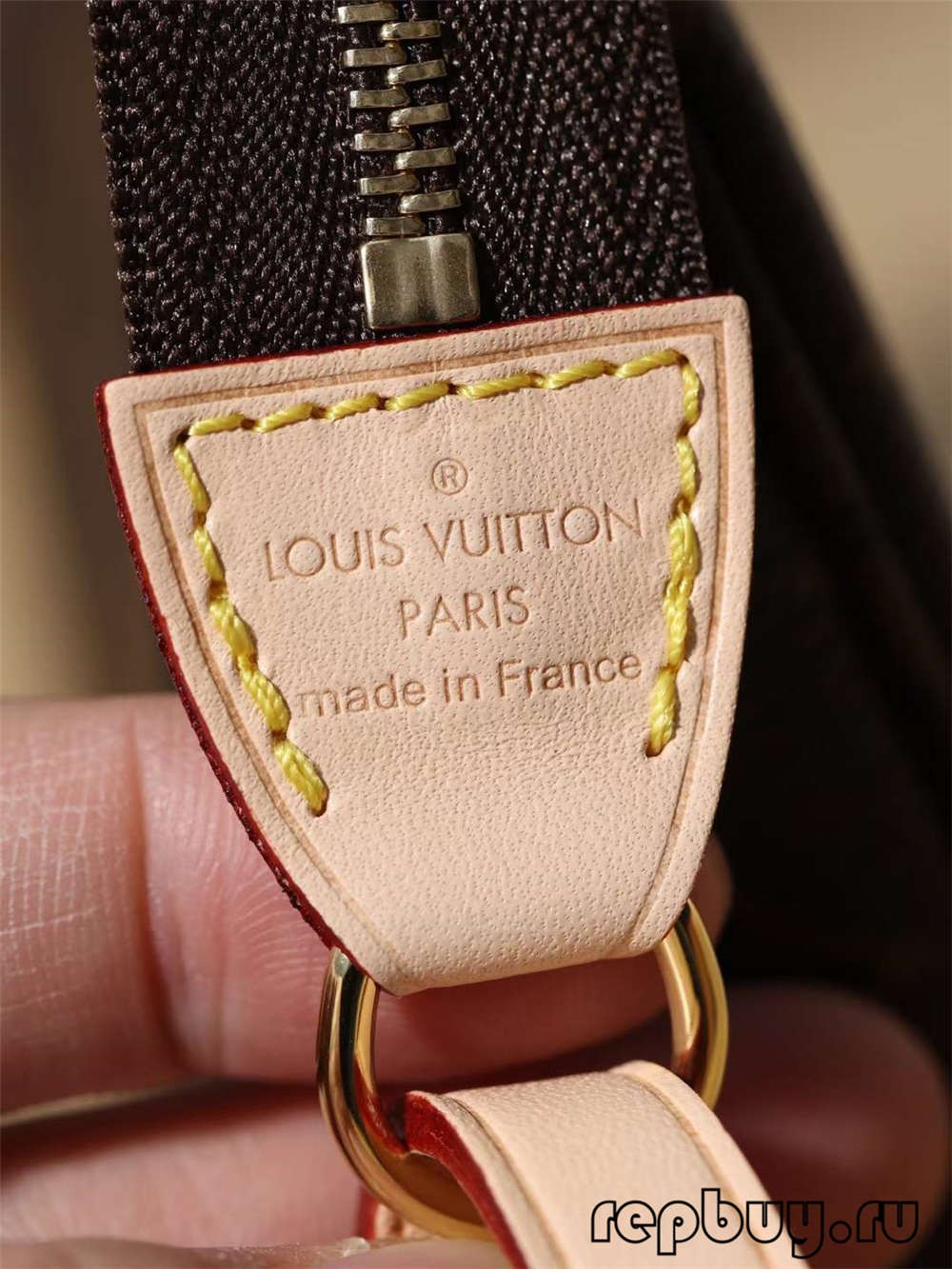 Louis Vuitton M40712 Pochette Accessoires ടോപ്പ് റെപ്ലിക്ക ഹാൻഡ്‌ബാഗുകൾ ക്ലോഷർ ലോഗോയും ഹാർഡ്‌വെയർ വിശദാംശങ്ങളും (2022 പ്രത്യേകം)-മികച്ച ഗുണനിലവാരമുള്ള വ്യാജ ലൂയിസ് വിറ്റൺ ബാഗ് ഓൺലൈൻ സ്റ്റോർ, റെപ്ലിക്ക ഡിസൈനർ ബാഗ് ru