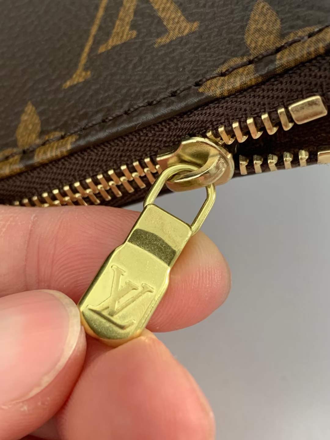 Louis Vuitton M40712 Pochette Accessoires 23.5 x 13.5 x 4 cm ലെതർ ഉപരിതല വിശദാംശങ്ങൾ (2022 പതിപ്പ്)-മികച്ച ഗുണനിലവാരമുള്ള വ്യാജ ലൂയിസ് വിറ്റൺ ബാഗ് ഓൺലൈൻ സ്റ്റോർ, റെപ്ലിക്ക ഡിസൈനർ ബാഗ് ru