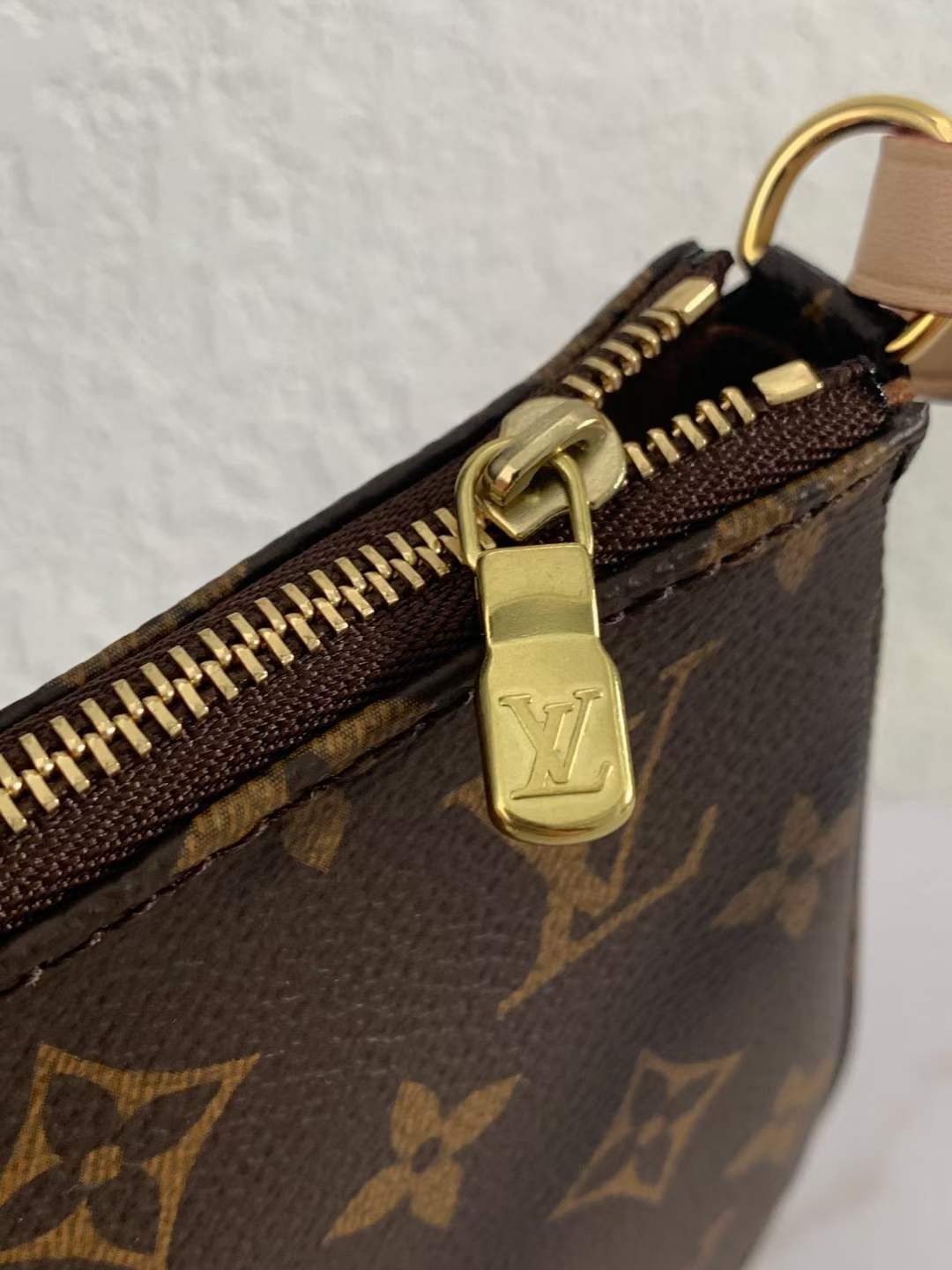 Louis Vuitton M40712 Pochette Accessoires 23.5 x 13.5 x 4 cm ലെതർ ഉപരിതല വിശദാംശങ്ങൾ (2022 പതിപ്പ്)-മികച്ച ഗുണനിലവാരമുള്ള വ്യാജ ലൂയിസ് വിറ്റൺ ബാഗ് ഓൺലൈൻ സ്റ്റോർ, റെപ്ലിക്ക ഡിസൈനർ ബാഗ് ru