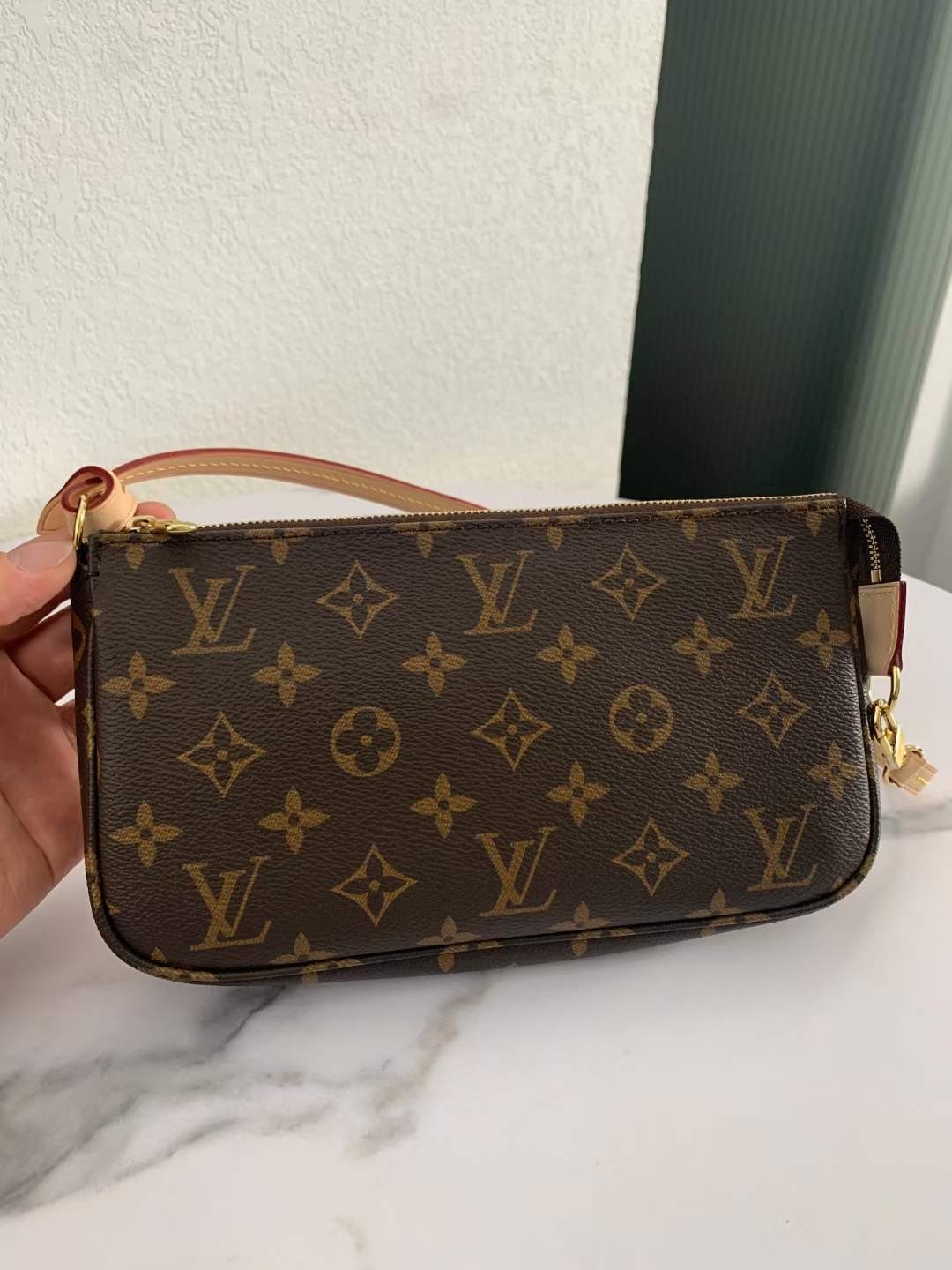 Louis Vuitton M40712 Pochette Accessoires 23.5 x 13.5 x 4 cm ലെതർ ഉപരിതല വിശദാംശങ്ങൾ (2022 പതിപ്പ്)-മികച്ച ഗുണനിലവാരമുള്ള വ്യാജ ലൂയിസ് വിറ്റൺ ബാഗ് ഓൺലൈൻ സ്റ്റോർ, റെപ്ലിക്ക ഡിസൈനർ ബാഗ് ru