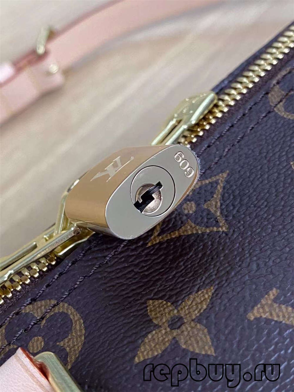 Louis Vuitton M41113 Speed 25 Top Replica Handbags Hardware Details (2022 Updated)-Best Quality Fake Louis Vuitton Bag Online Store, Replica designer bag ru