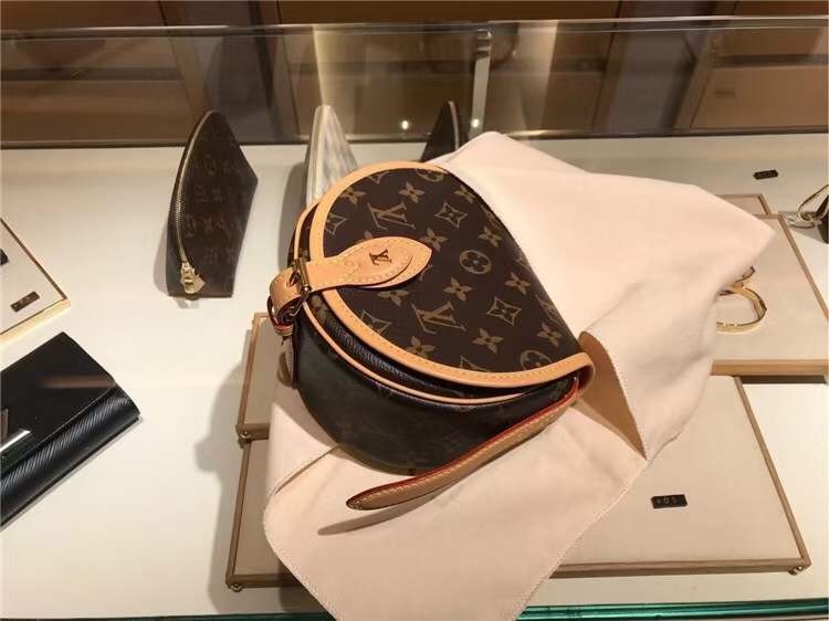 Louis Vuitton M44860 Tambourin Top Replica Handbag view (2022 Updated)-Best Quality Fake Louis Vuitton Bag Online Store, Replica designer bag ru