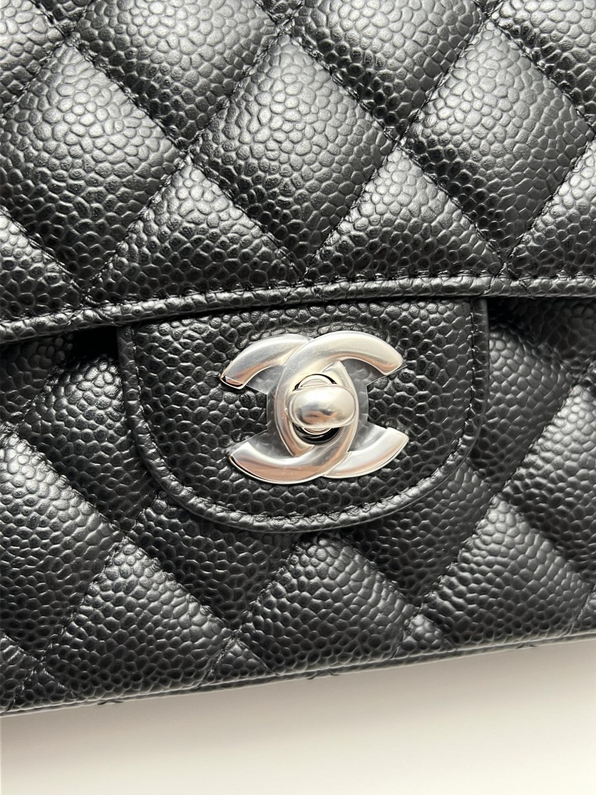 How good quality is a Shebag Chanel Classic Flap bag small size? (2023 updated)-Best Quality Fake designer Bag Review, Replica designer bag ru