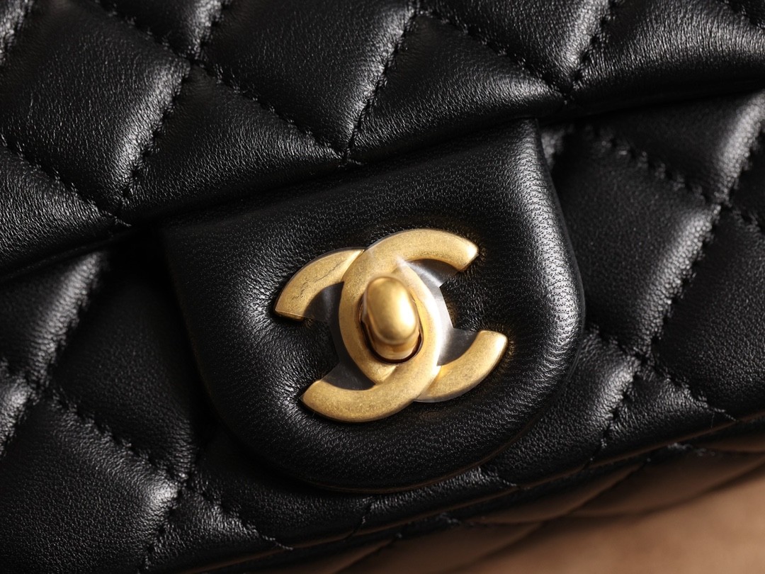 How good quality is a Shebag Chanel Classic flap mini bag of lambskin with golden ball（2023 Week 35）-Best Quality Fake designer Bag Review, Replica designer bag ru