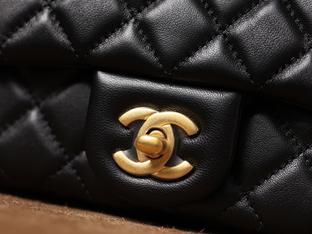 How good quality is a Shebag Chanel Classic flap mini bag of lambskin with golden ball（2023 Week 35）-Best Quality Fake designer Bag Review, Replica designer bag ru