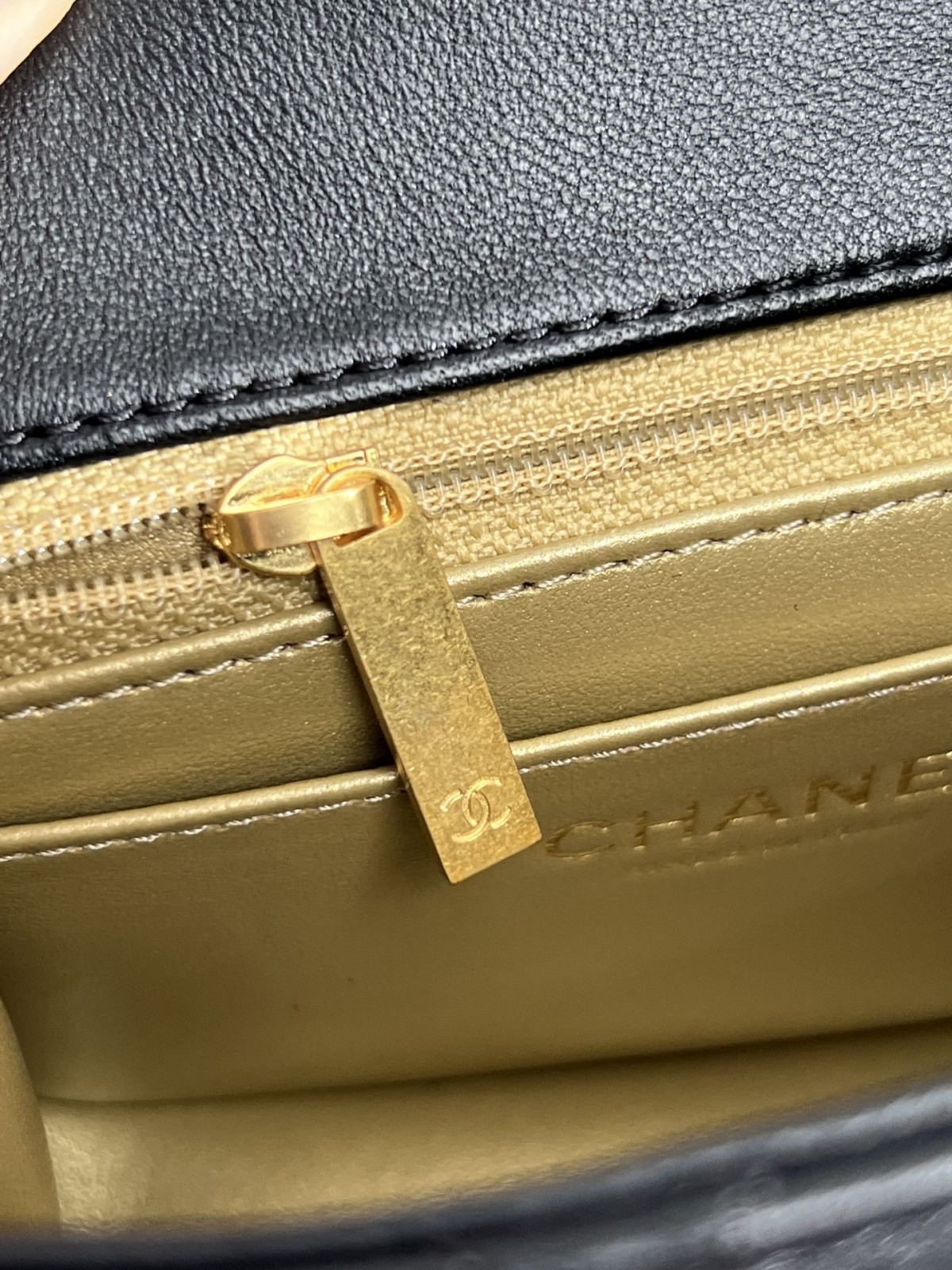 How good quality is a Shebag Chanel Classic flap mini bag of lambskin with golden ball（2023 Week 35）-Best Quality Fake designer Bag Review, Replica designer bag ru