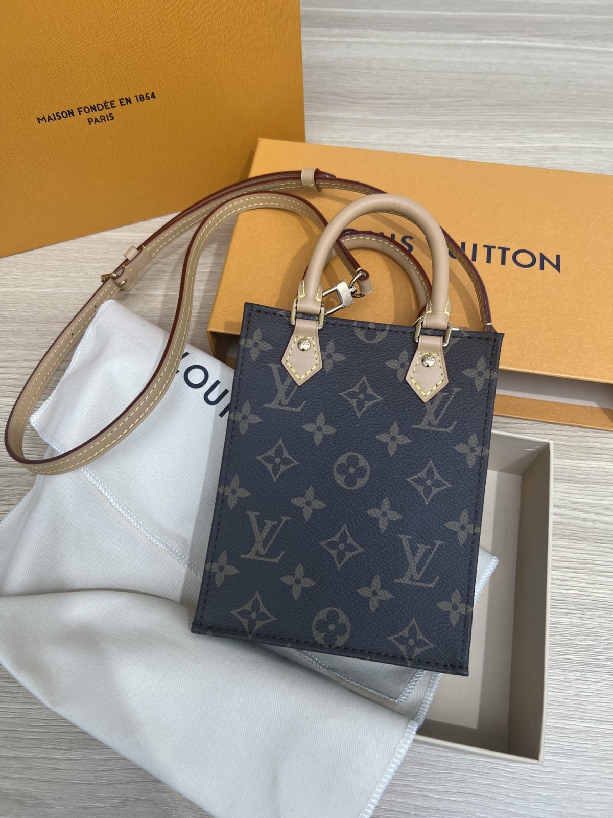 How good quality is a Shebag Louis Vuitton PETIT SAC PLAT bag（2023 udpated）-Best Quality Fake Louis Vuitton Bag Online Store, Replica designer bag ru